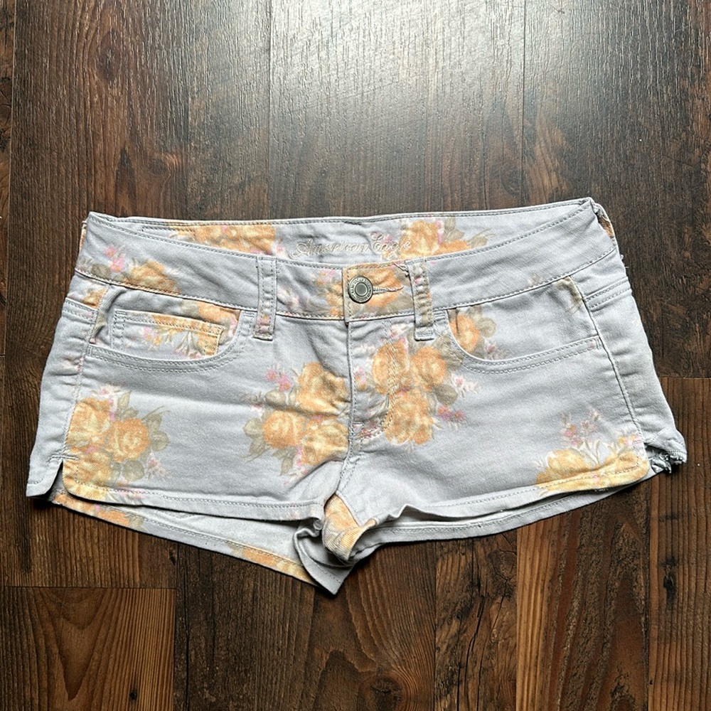 AMERICAN EAGLE STRETCH FLORAL SHORTS